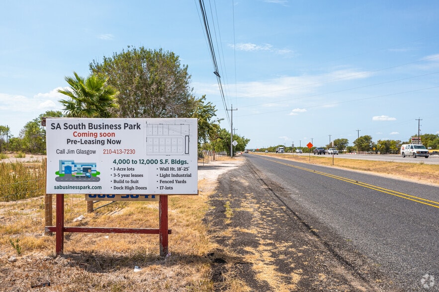 11696 State Highway 16 S, San Antonio, TX for sale - Primary Photo - Image 1 of 3
