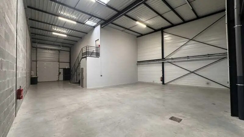 Industrial in Genay for lease Interior Photo- Image 1 of 6