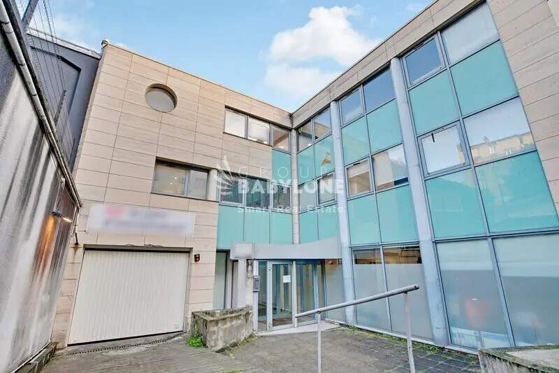 Office in Clichy for lease - Building Photo - Image 2 of 10