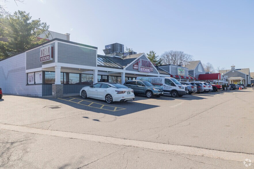 131-139 Daniel Webster Hwy, Nashua, NH for sale - Primary Photo - Image 1 of 1
