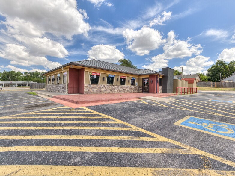 803 N Main St, Noble, OK for sale - Building Photo - Image 1 of 1