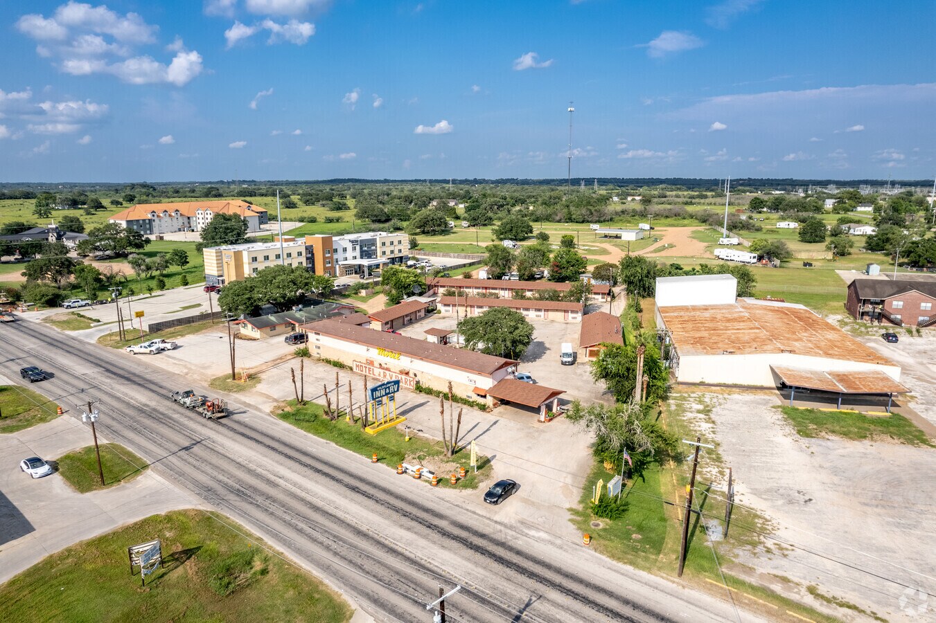 2117 N Esplanade St, Cuero, TX 77954