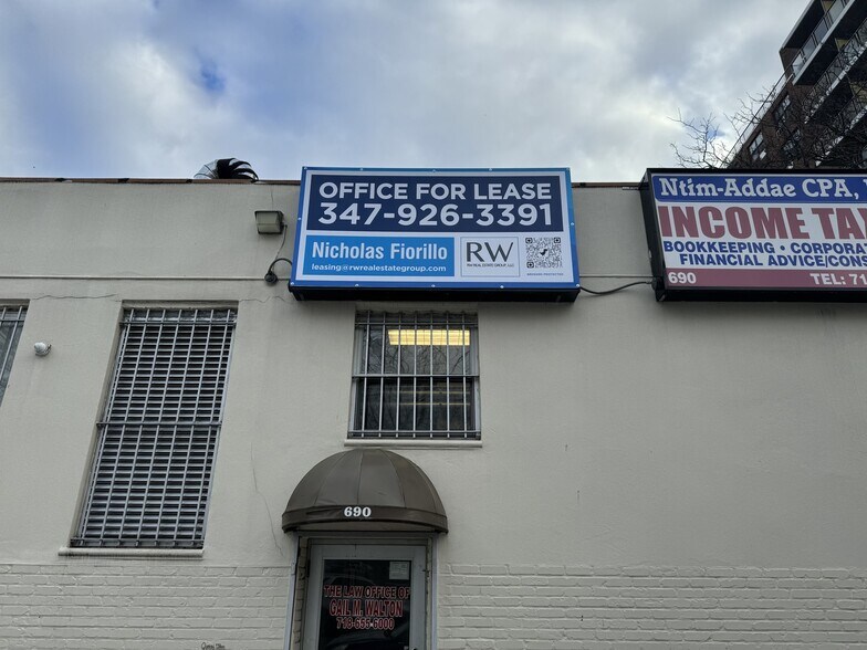 2451 White Plains Rd, Bronx, NY for lease - Building Photo - Image 2 of 4