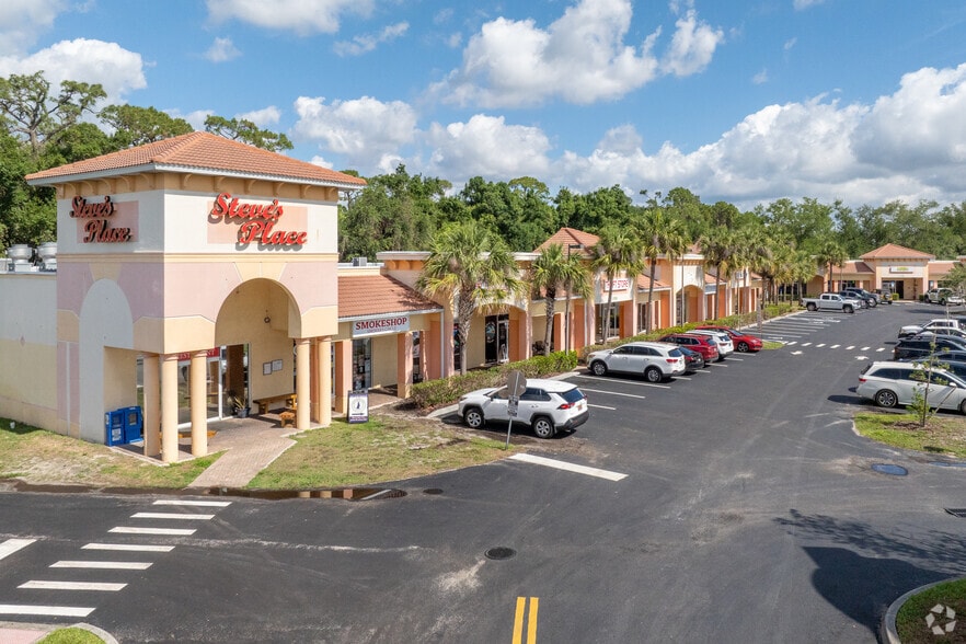 5781-5783 Bayshore Rd, North Fort Myers, FL for lease - Building Photo - Image 1 of 8