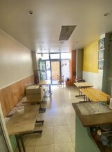 Retail in Paris for lease Interior Photo- Image 2 of 3