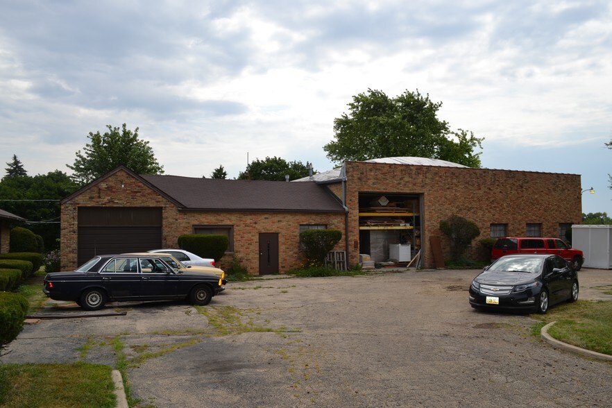 13N021 Coombs Rd, Elgin, IL 60124