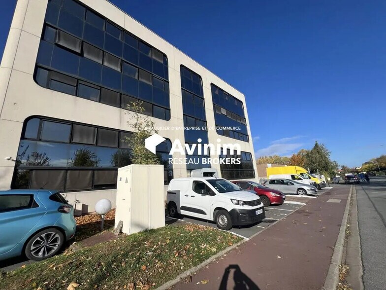 Office in Villebon-sur-Yvette for sale - Building Photo - Image 1 of 10