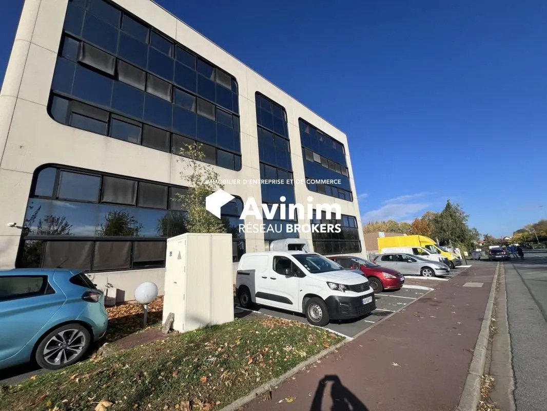 Office in Villebon-sur-Yvette for sale Building Photo- Image 1 of 11