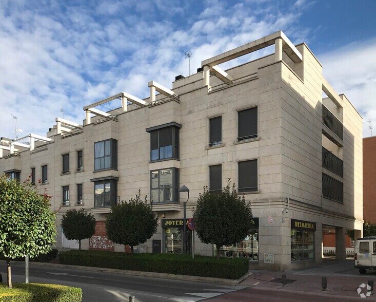 Multifamily in San Fernando de Henares, Madrid for sale - Primary Photo - Image 1 of 2