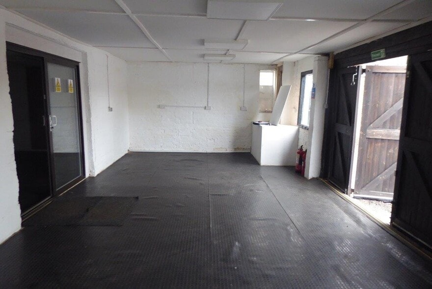 35 High Brooms Rd, Tunbridge Wells for lease - Interior Photo - Image 2 of 4