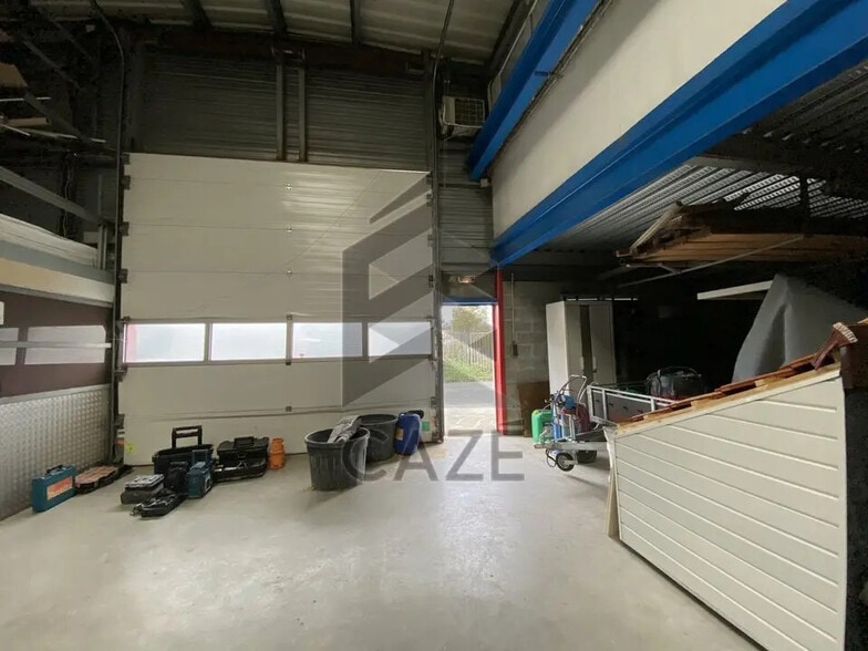 Flex in Artigues-près-Bordeaux for lease - Interior Photo - Image 3 of 6