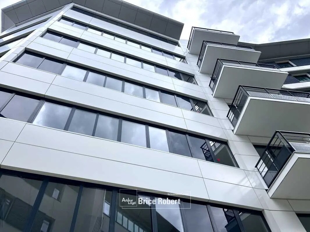 Office in Tassin-la-Demi-Lune for sale Building Photo- Image 1 of 19