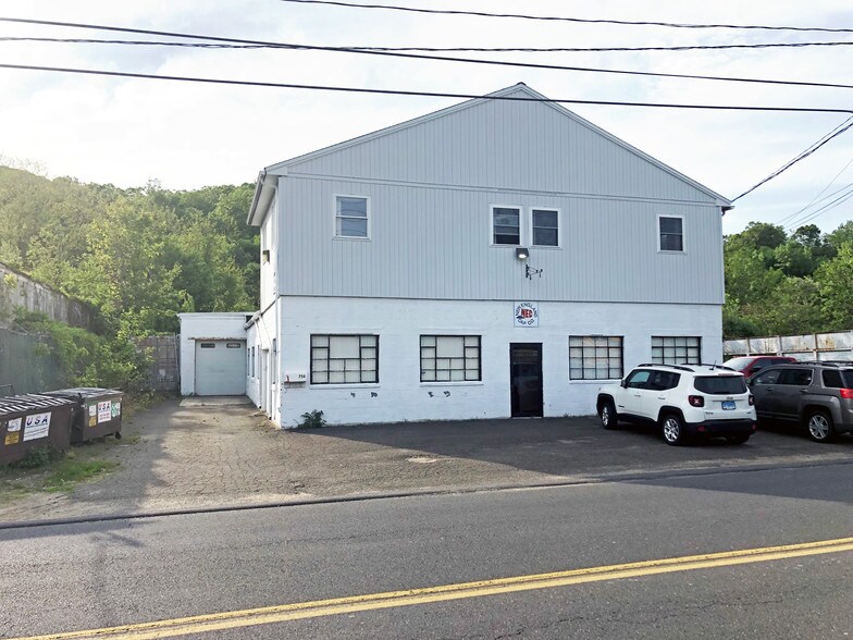 756 Derby Ave, Seymour, CT 06483