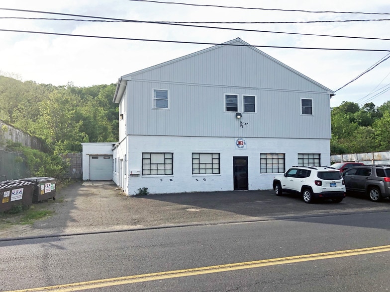 756 Derby Ave, Seymour, CT 06483