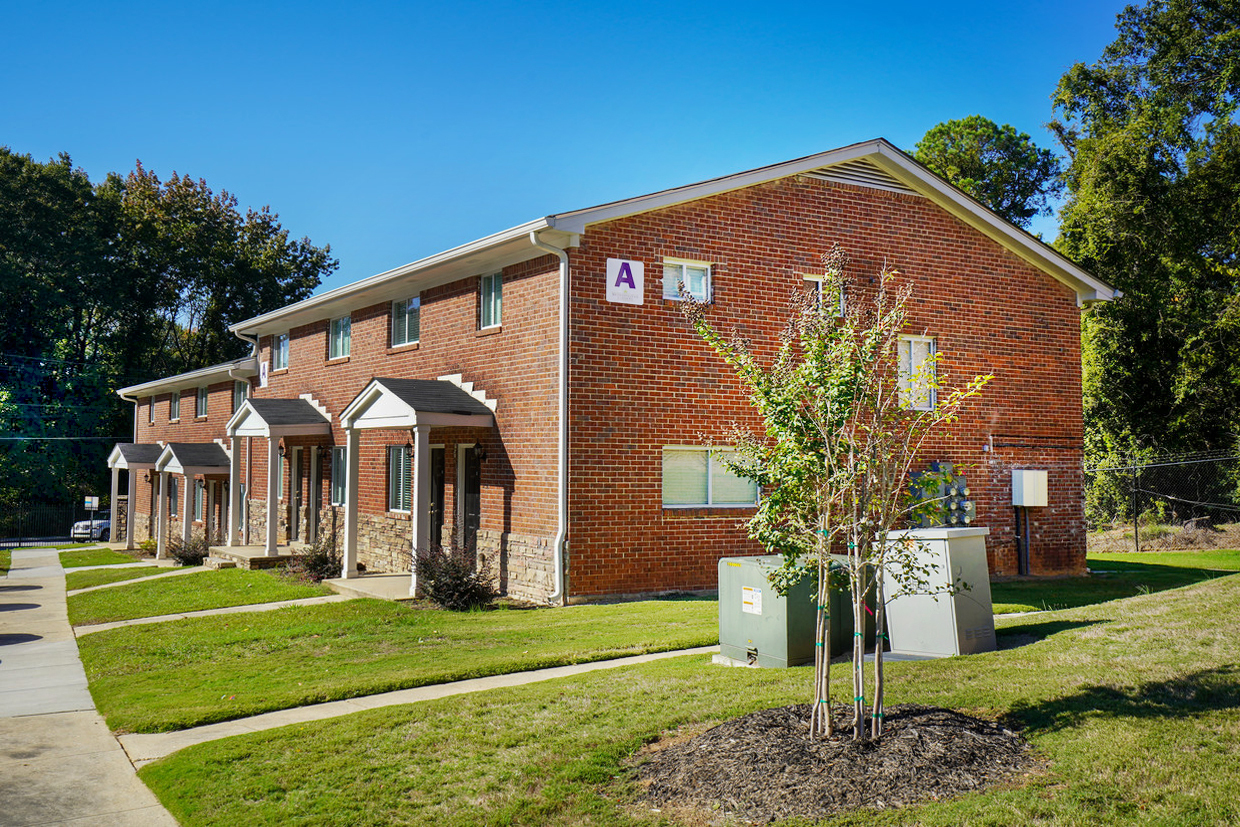 3751 Martin Luther King Jr Dr SW, Atlanta, GA for sale Primary Photo- Image 1 of 1