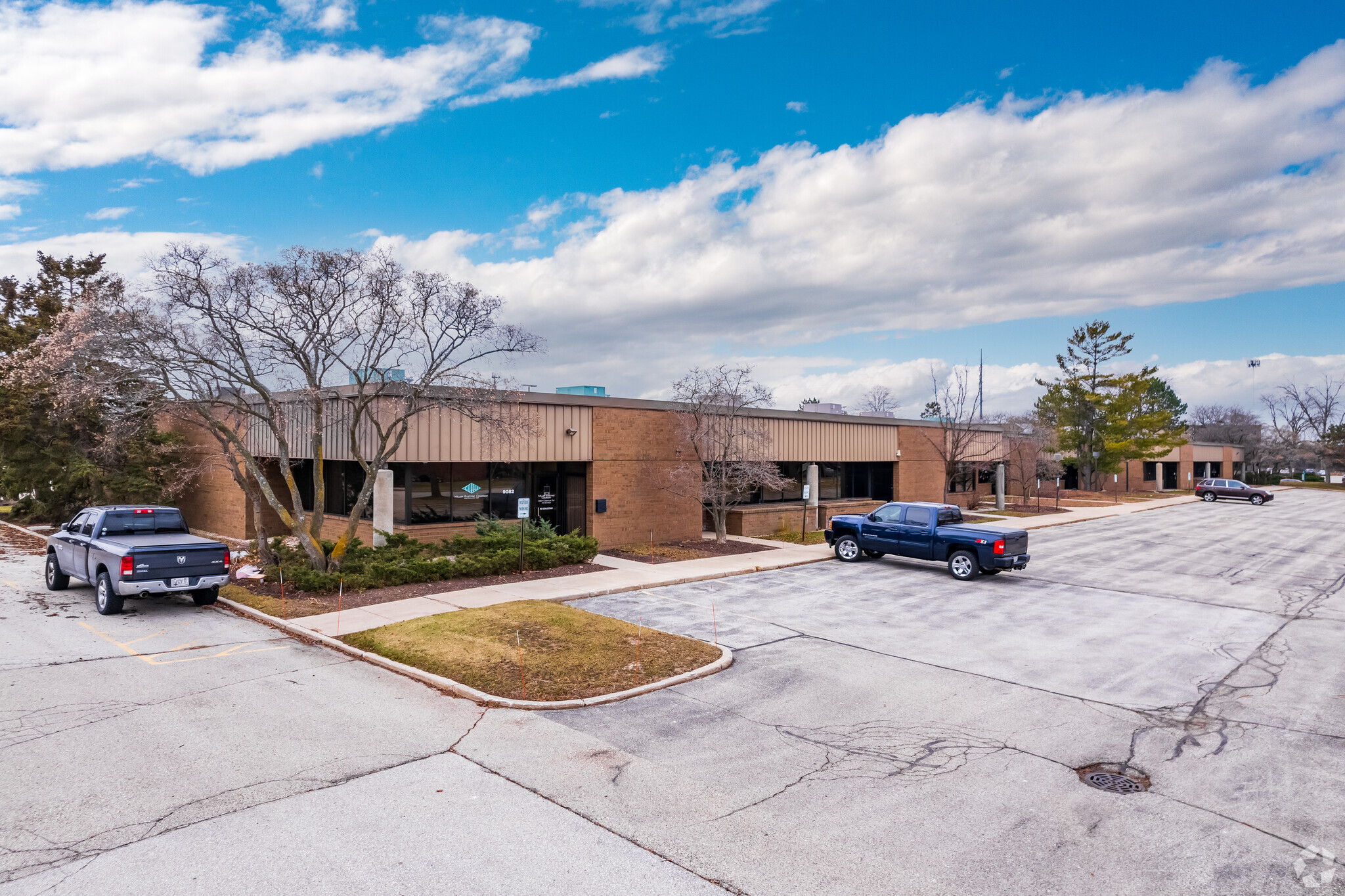 9050-9088 N Deerbrook Trl, Brown Deer, WI for sale Building Photo- Image 1 of 7