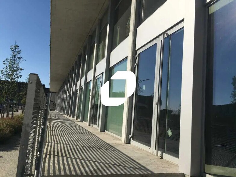 Office in Bordeaux for lease - Building Photo - Image 2 of 5