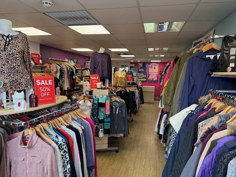 17 Sycamore Rd, Amersham for lease - Building Photo - Image 3 of 5