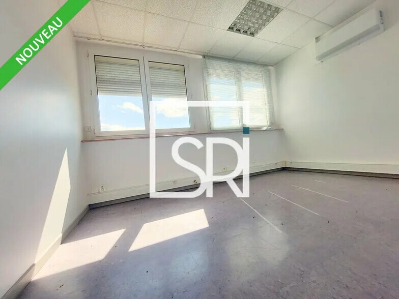 Office in Cournon-d'Auvergne for lease - Interior Photo - Image 1 of 21