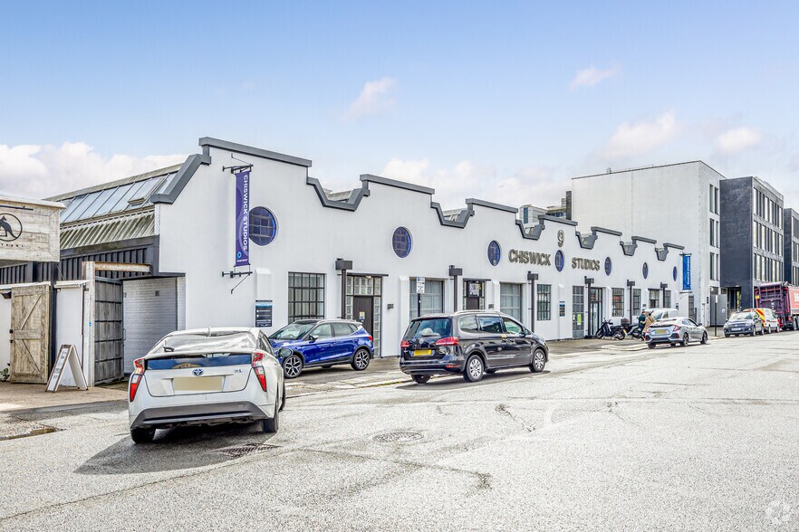 9 Power Rd, London for lease - Primary Photo - Image 2 of 5