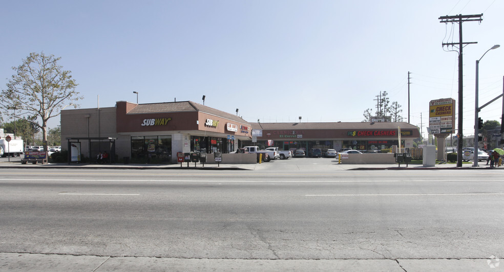 9714-9722 1/2 Woodman Ave, Arleta, CA for lease - Primary Photo - Image 1 of 1