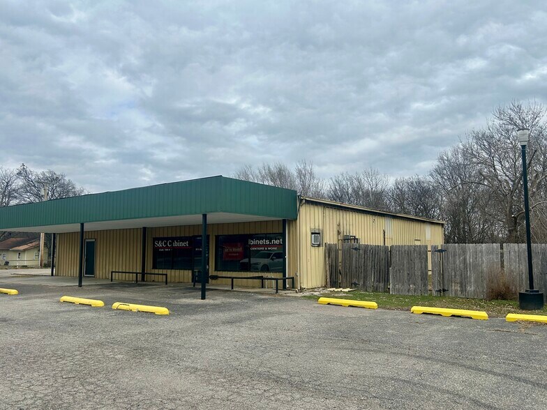 201 S McQuarrie Ave, Wagoner, OK for sale - Primary Photo - Image 1 of 13