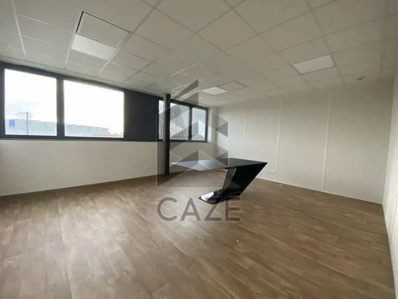 Office in Mérignac for lease - Interior Photo - Image 2 of 6