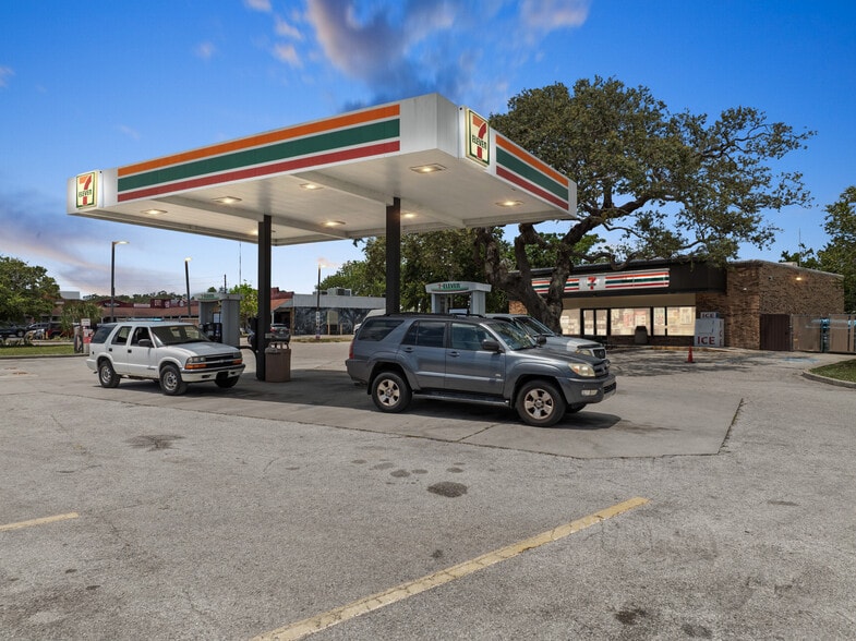 11505 Walsingham Rd, Largo, FL for sale - Building Photo - Image 1 of 24