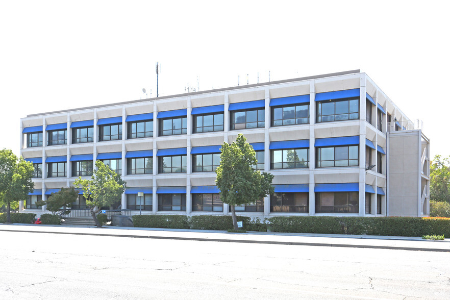 1071 W Shaw Ave, Fresno, CA for lease - Building Photo - Image 3 of 3