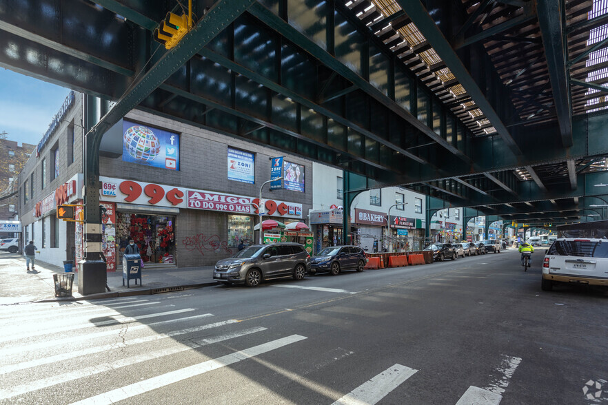 78-02-78-14 Roosevelt Ave, Jackson Heights, NY for lease - Building Photo - Image 2 of 10