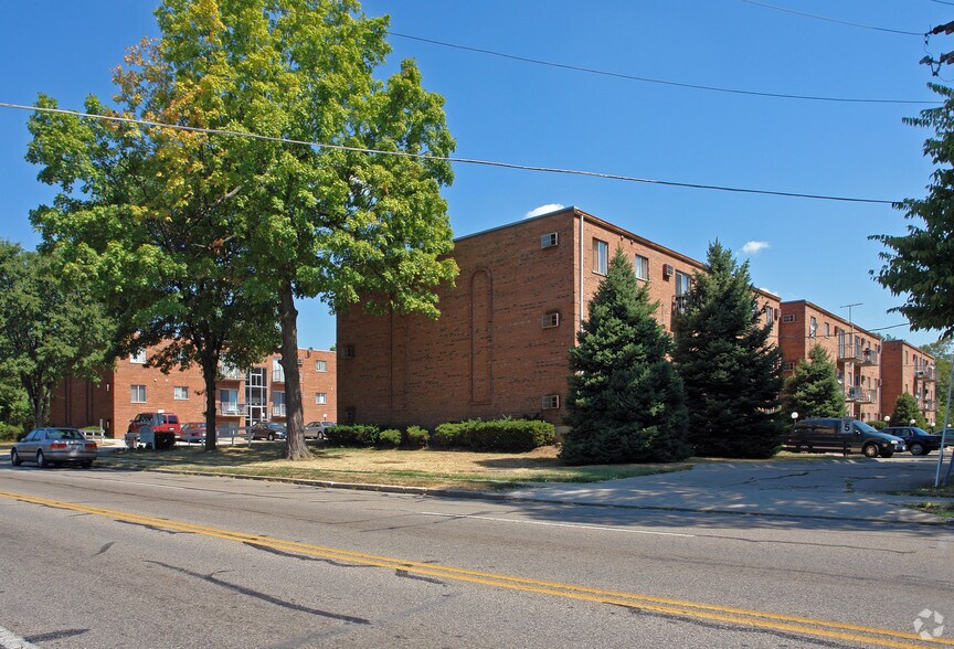2846 Harrison Ave, Cincinnati, OH for sale - Primary Photo - Image 1 of 3