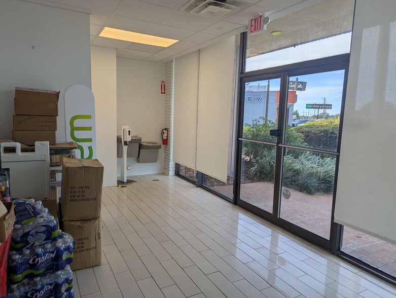 514 Cypress Gardens Blvd, Winter Haven, FL for lease - Interior Photo - Image 2 of 5