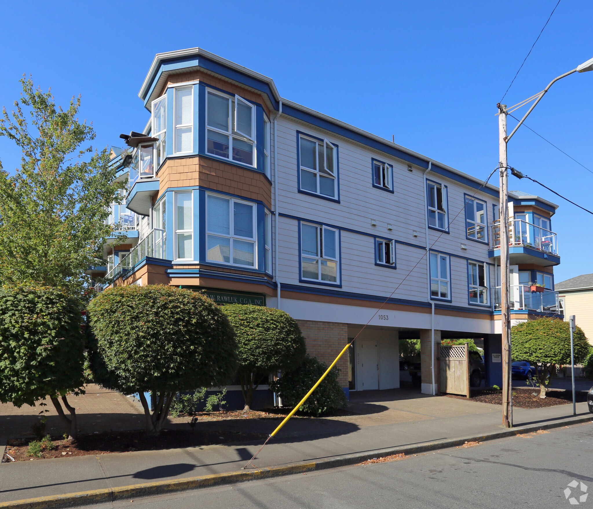1053 Balmoral Rd, Victoria, BC V8T 1A7
