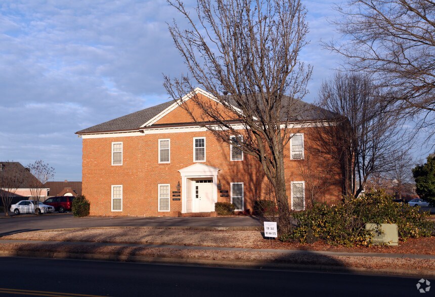 299 S Walnut Bend Rd, Cordova, TN 38018