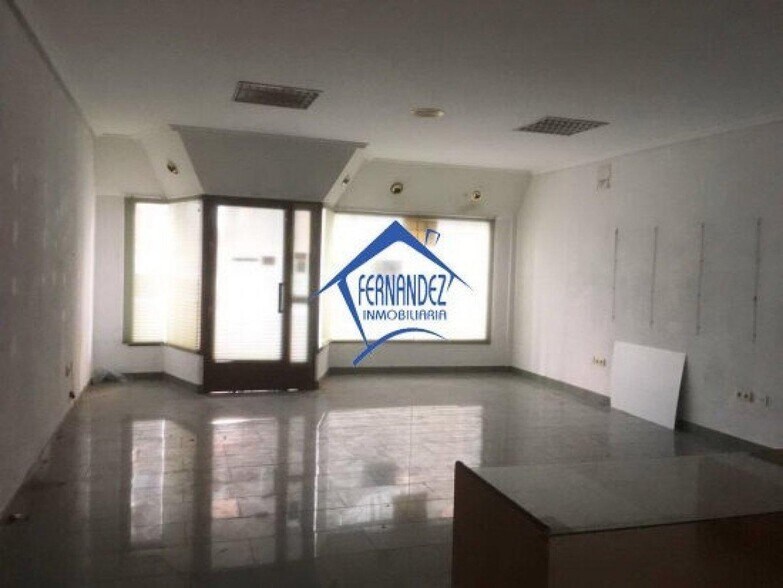 Retail in Cáceres, Cáceres for sale - Building Photo - Image 2 of 4