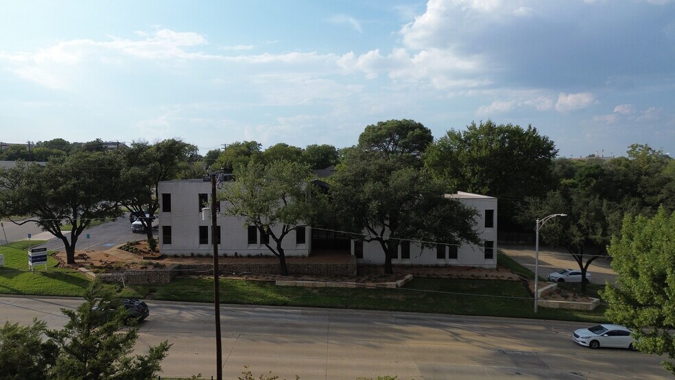 4420 W Vickery Blvd, Fort Worth, TX for lease - Building Photo - Image 1 of 8