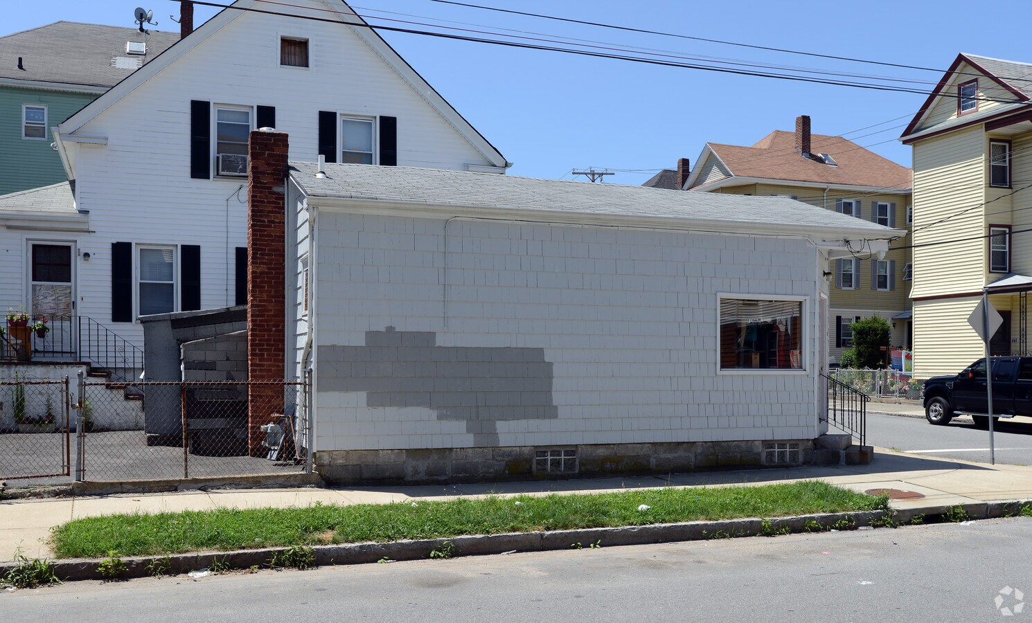 180 Hathaway St, New Bedford, MA 02746