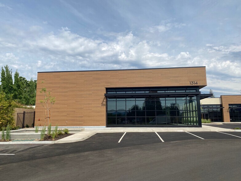 1314 Springbrook Rd, Medford, OR for lease - Primary Photo - Image 1 of 9