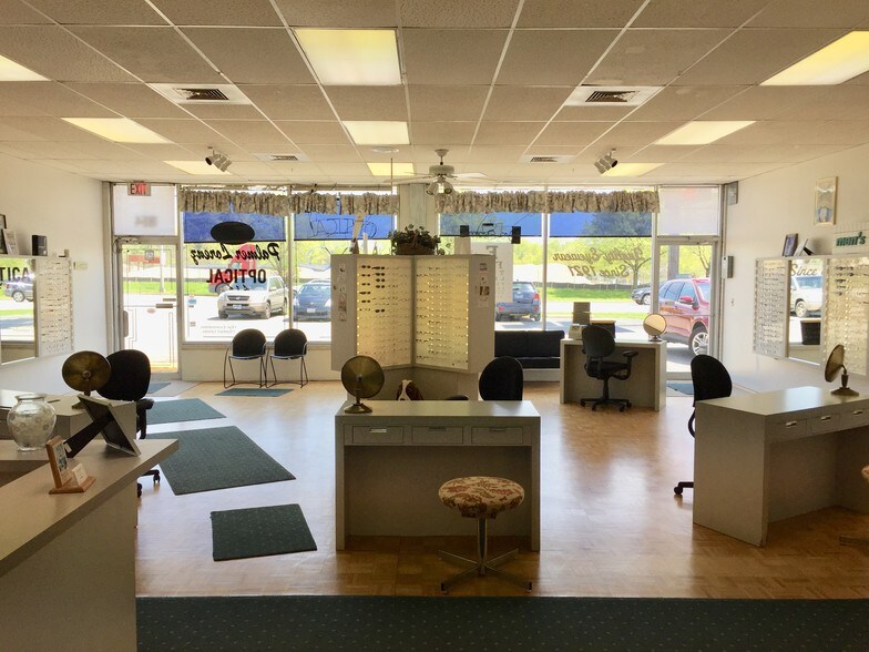 1852 1854 North Rand Rd Palatine Il 60074 Freestanding Property 1852 1854 North Rand Rd Palatine Il 60074 Freestanding Property For Lease On Loopnet Com