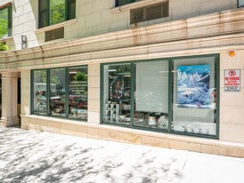 Queens Plaza - Convenience Store