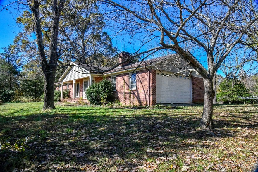 2122 Ed Clapp Rd, Siler City, NC 27344