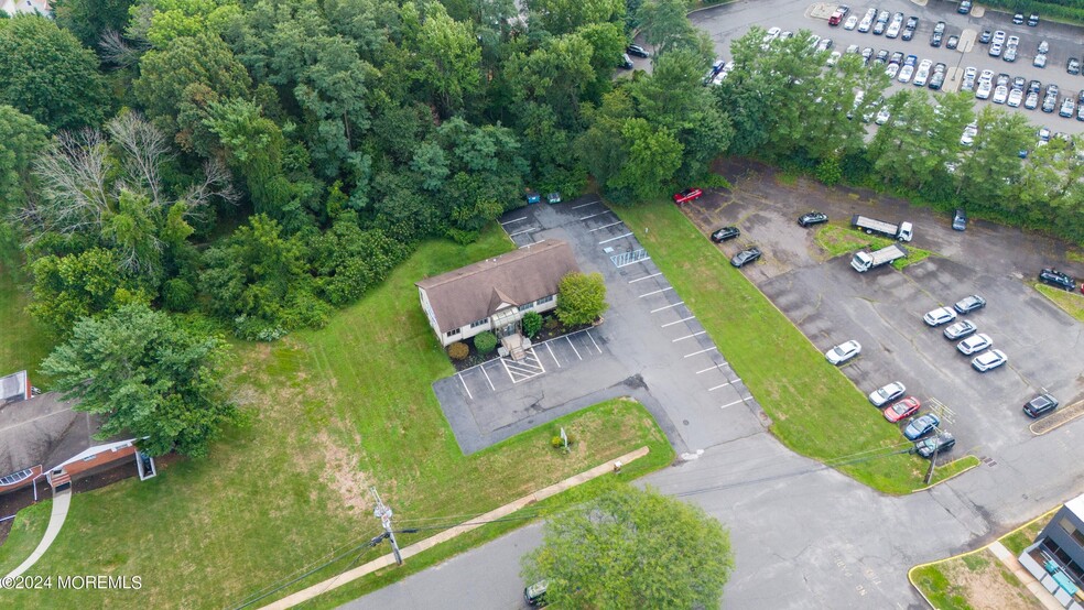 98 Craig Rd, Manalapan, NJ for sale - Building Photo - Image 3 of 9