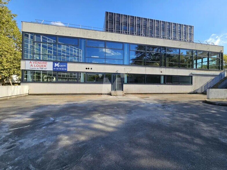Office in Évry-Courcouronnes for lease - Building Photo - Image 2 of 10