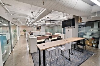 4950 Ch Queen-Mary, Montréal, QC for lease Interior Photo- Image 1 of 9