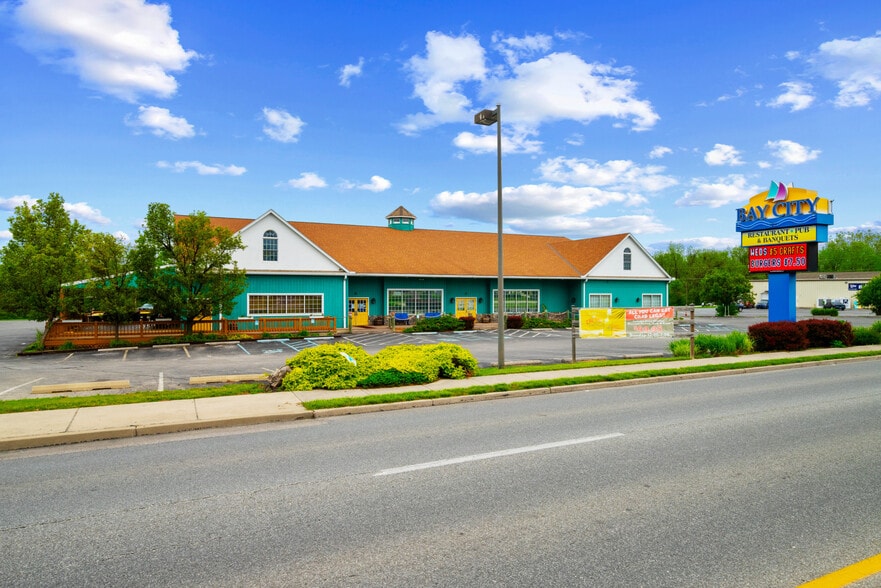 110 Eisenhower Dr, Hanover, PA for sale - Building Photo - Image 2 of 45