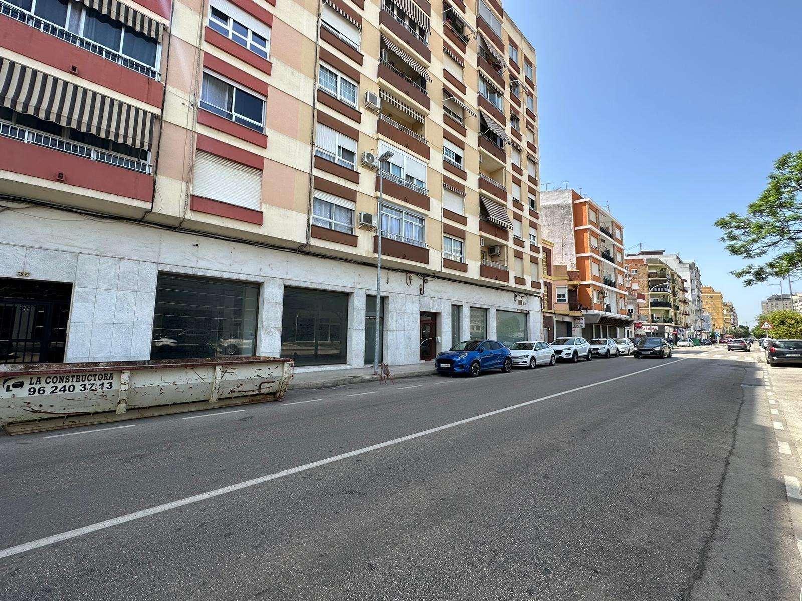 Retail in Alzira, Valencia for lease Building Photo- Image 1 of 11