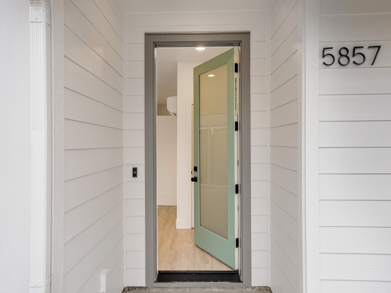 5855 Prescott St, Portland, OR for sale - Building Photo - Image 3 of 12