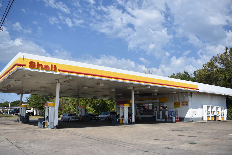 Shell/Valero Portfolio in Texas portfolio of 2 properties for sale on LoopNet.com - Building Photo - Image 2 of 8