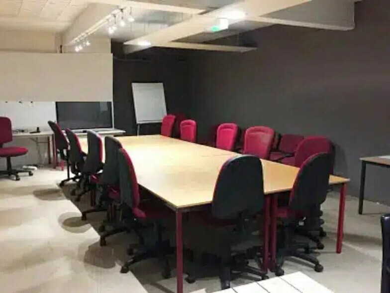 Office in Troyes for lease - Interior Photo - Image 2 of 3