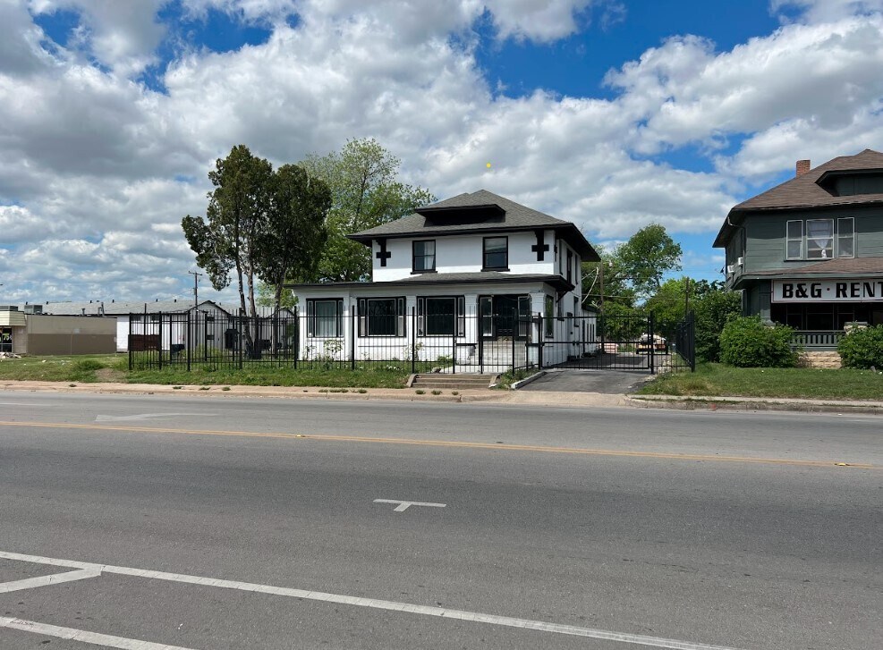 2836 Hemphill St, Fort Worth, TX 76110